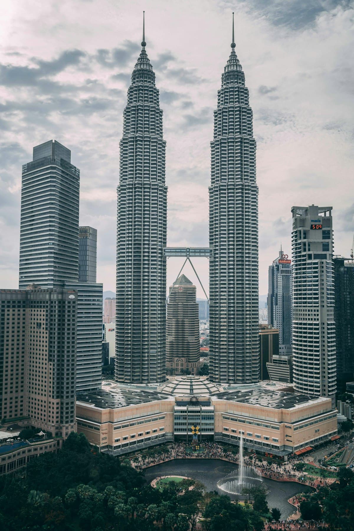 Petronas Twin Towers and KL Tower Observation Deck — Landmark in Malaysia